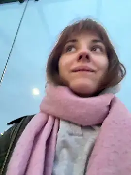 Snapshot of Only_April chatting on December 19, 2025, 6:42 am Only April online show from December 19, 2025, 6:42 am