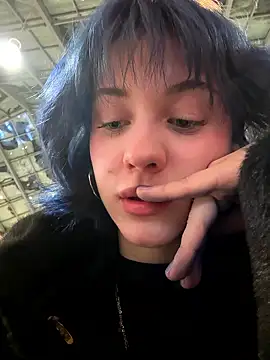 Snapshot of Only_April chatting on January 9, 2026, 4:32 pm Only April online show from January 9, 2026, 4:32 pm