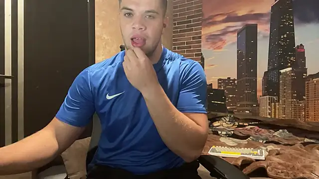 MusclePhantom online show from September 24, 2025, 7:50 pm