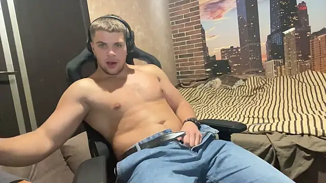 MusclePhantom online show from September 26, 2025, 7:40 pm