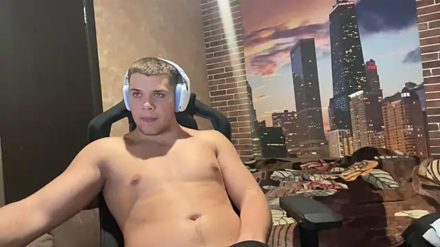 MusclePhantom online show from October 19, 2025, 7:58 pm