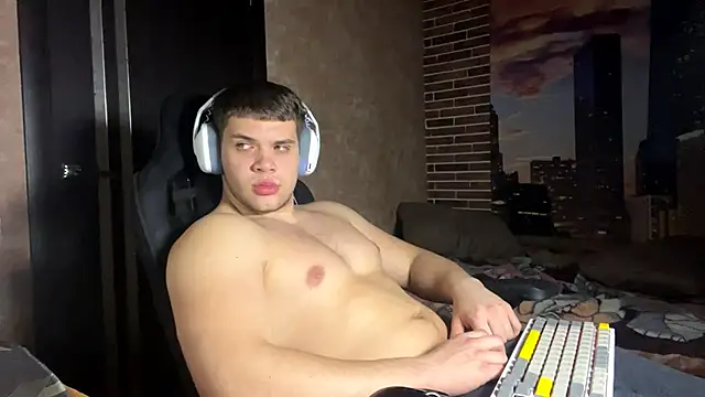 MusclePhantom online show from April 11, 2026, 9:08 pm