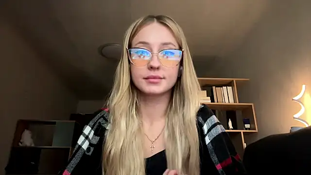 Jetta Corsacami online show from September 14, 2025, 1:32 pm