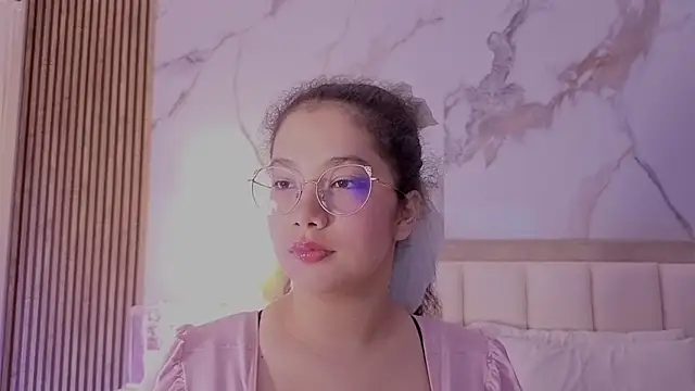 LunaRosse  online show from April 6, 2026, 10:27 am