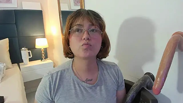 isa grey  online show from November 26, 2025, 6:25 am