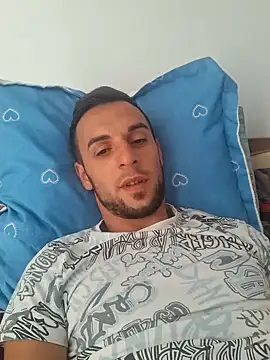 Snapshot of Necunoscutul001 chatting on September 15, 2025, 6:46 am Necunoscutul001 online show from September 15, 2025, 6:46 am