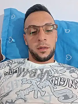 Snapshot of Necunoscutul001 chatting on October 9, 2025, 5:49 am Necunoscutul001 online show from October 9, 2025, 5:49 am