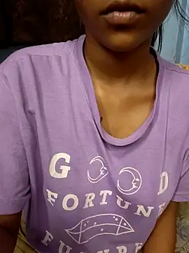 Snapshot of Ema-01 chatting on September 25, 2025, 5:16 pm Ema-01 online show from September 25, 2025, 5:16 pm