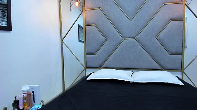 NavannyCattan online show from November 19, 2025, 4:23 am