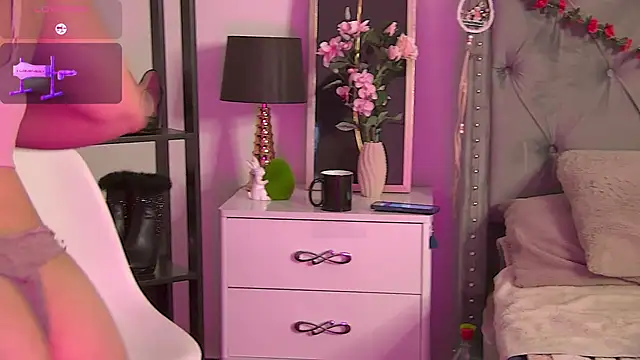 LolaButtie online show from May 21, 2026, 6:31 am