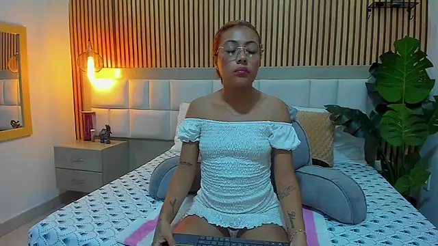 Snapshot of KattyBonnie chatting on October 21, 2025, 8:42 pm KattyBonnie online show from October 21, 2025, 8:42 pm