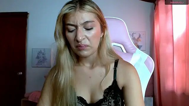 SophiaaLee online show from October 12, 2025, 4:06 pm