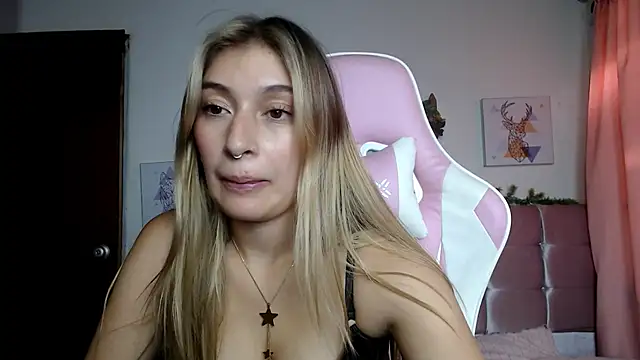 SophiaaLee online show from March 4, 2026, 10:38 pm