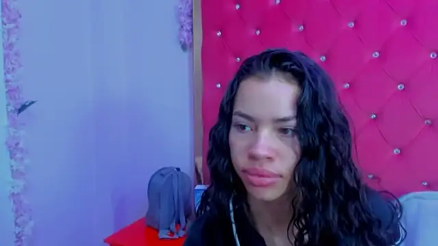 Nanis James online show from April 3, 2026, 3:04 am