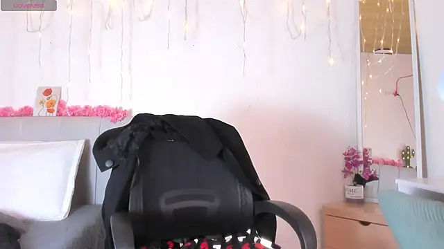 AmaraMoon  online show from September 13, 2025, 9:25 pm