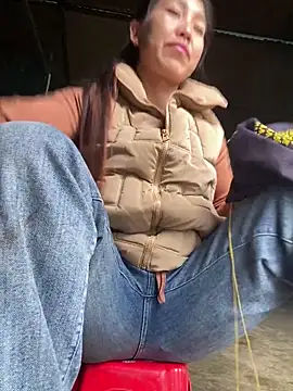 Huong-Ly online show from November 5, 2025, 2:44 am