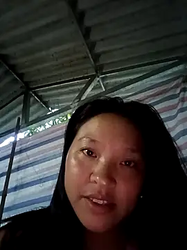 Snapshot of MuiNay chatting on October 13, 2025, 11:05 pm MuiNay online show from October 13, 2025, 11:05 pm