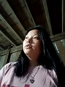 Snapshot of MuiNay chatting on October 31, 2025, 11:06 pm MuiNay online show from October 31, 2025, 11:06 pm