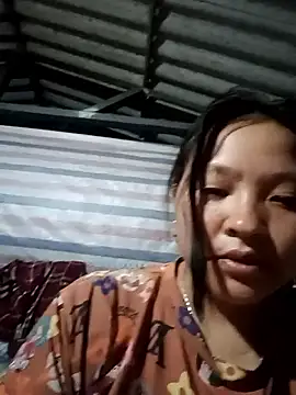 Snapshot of MuiNay chatting on November 5, 2025, 5:57 pm MuiNay online show from November 5, 2025, 5:57 pm