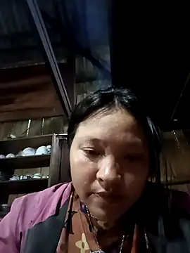 Snapshot of MuiNay chatting on November 6, 2025, 10:16 am MuiNay online show from November 6, 2025, 10:16 am