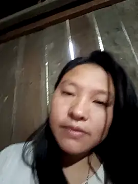 Snapshot of MuiNay chatting on November 6, 2025, 11:37 pm MuiNay online show from November 6, 2025, 11:37 pm