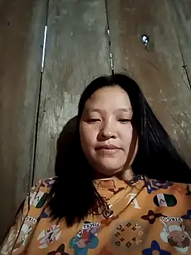 Snapshot of MuiNay chatting on November 8, 2025, 11:14 pm MuiNay online show from November 8, 2025, 11:14 pm