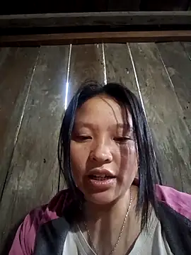 Snapshot of MuiNay chatting on November 15, 2025, 11:43 pm MuiNay online show from November 15, 2025, 11:43 pm