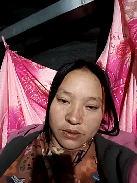 Snapshot of MuiNay chatting on November 16, 2025, 12:44 pm MuiNay online show from November 16, 2025, 12:44 pm