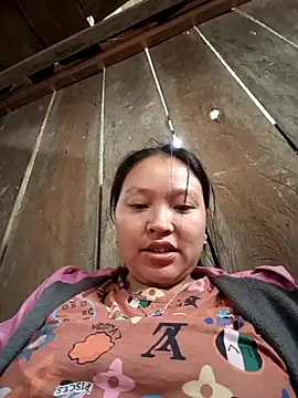 Snapshot of MuiNay chatting on November 17, 2025, 2:06 am MuiNay online show from November 17, 2025, 2:06 am