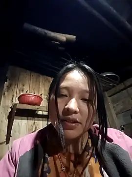 Snapshot of MuiNay chatting on November 18, 2025, 10:52 am MuiNay online show from November 18, 2025, 10:52 am