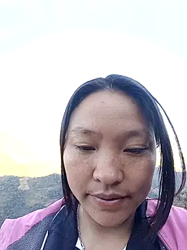 Snapshot of MuiNay chatting on November 30, 2025, 12:47 am MuiNay online show from November 30, 2025, 12:47 am