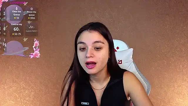 Leila Hefner online show from October 10, 2025, 2:32 am