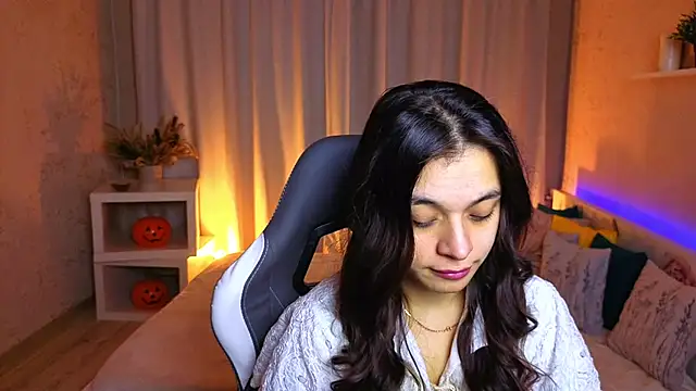 Leila Hefner online show from November 15, 2025, 2:53 am