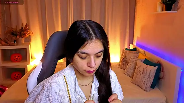 Leila Hefner online show from November 27, 2025, 2:57 am