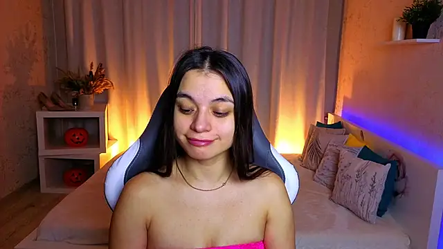 Leila Hefner online show from November 28, 2025, 3:09 am