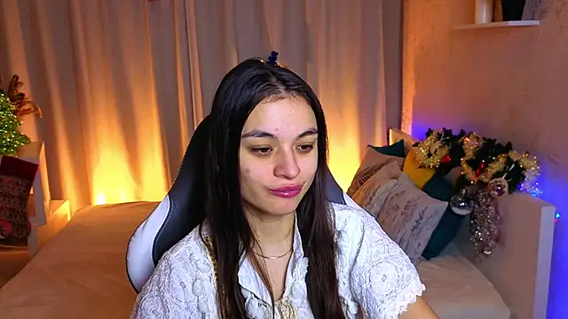 Leila Hefner online show from December 5, 2025, 2:42 am