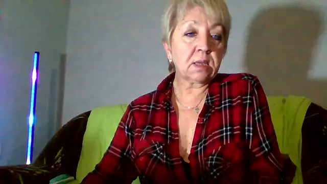 DianaQDream online show from February 26, 2026, 3:33 pm