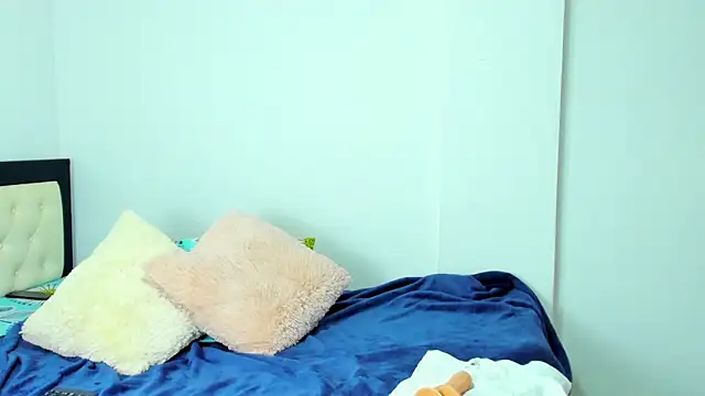 Isabella Holsenn online show from September 21, 2025, 9:38 pm