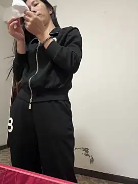 Snapshot of crhong666 chatting on October 27, 2025, 12:26 am crhong666 online show from October 27, 2025, 12:26 am