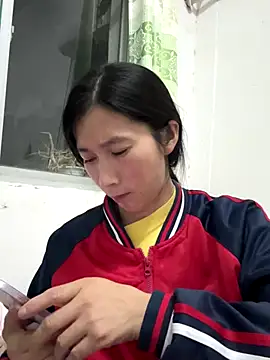 Snapshot of crhong666 chatting on October 27, 2025, 12:42 pm crhong666 online show from October 27, 2025, 12:42 pm