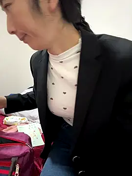 Snapshot of crhong666 chatting on November 5, 2025, 12:10 am crhong666 online show from November 5, 2025, 12:10 am