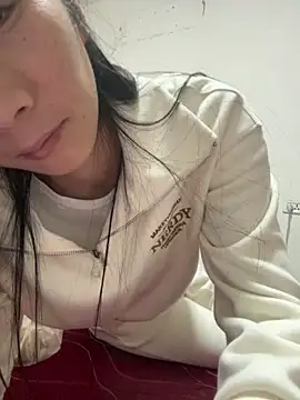 Snapshot of crhong666 chatting on November 7, 2025, 12:32 am crhong666 online show from November 7, 2025, 12:32 am