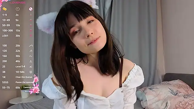 Snapshot of Honeey_Beee chatting on October 22, 2025, 4:07 pm Honeey Beee online show from October 22, 2025, 4:07 pm