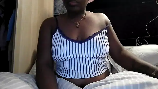 Curvy AfricanQuinn online show from February 16, 2026, 9:33 pm