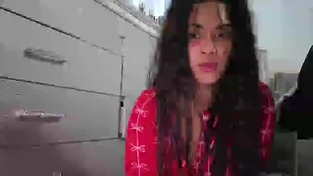 LuckyKhloe online show from November 25, 2025, 2:06 pm