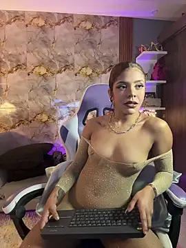 hannachris- online show from November 24, 2025, 11:15 pm