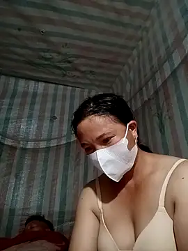 Love-Mama33 online show from October 9, 2025, 4:05 pm