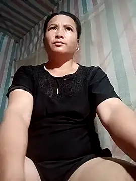 Love-Mama33 online show from October 31, 2025, 11:28 pm