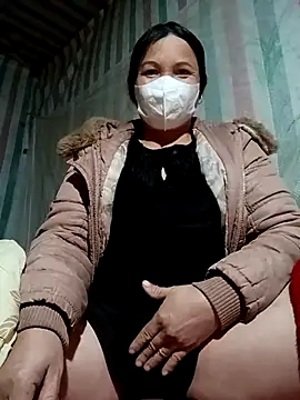 Love-Mama33 online show from January 10, 2026, 1:02 pm