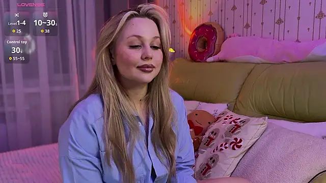 Estella Elwood online show from January 19, 2026, 4:11 pm